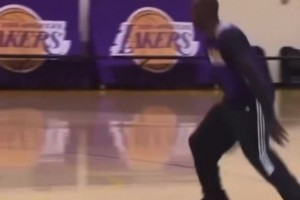 泰伦卢：对阿德巴约拿83分并不意外，这年头三分投太多了，肯定会有人80+的